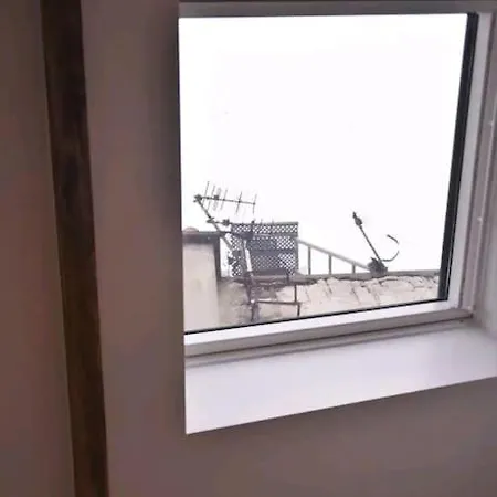 Nid Propre Calme Clair Type Cabine Pied De Notre Dame Apartment