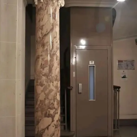 Apartment Nid Propre Calme Clair Type Cabine Pied De Notre Dame *