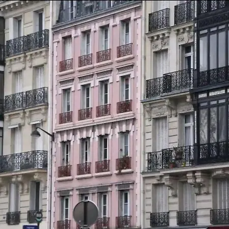 Nid Propre Calme Clair Type Cabine Pied De Notre Dame Apartment *
