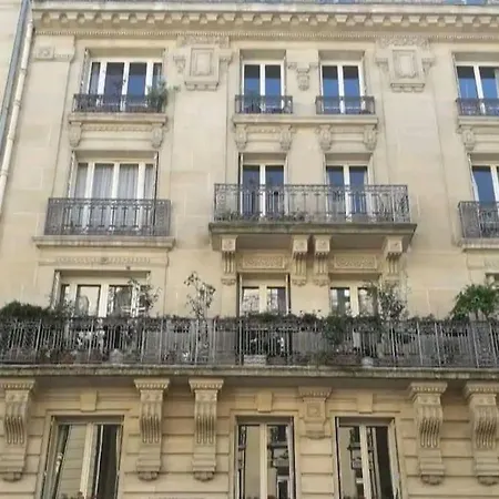Apartment Nid Propre Calme Clair Type Cabine Pied De Notre Dame Paris